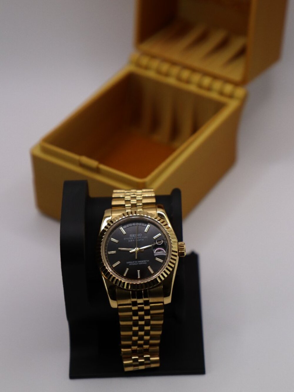 Seiko Mod Day-Date Exhibition Watch – 36mm Automatic Luxury Timepiece - Picture 2 of 7
